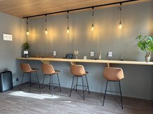 キュアフロウ 橿原店の雰囲気(開放的な受付カウンターでゆったりリラックス♪)
