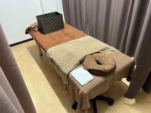 養生堂の雰囲気（スッキリ清潔で落ち着いた店内＆ベッド。いつの間にか眠りに。。）