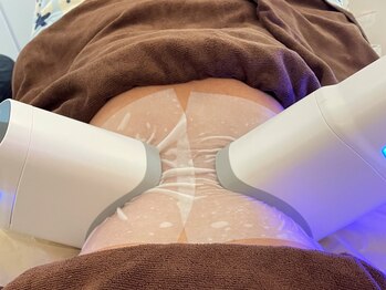 プライベートサロン カリテス(Private Salon Charites)の写真/【リバウンドしにくい体へ！次世代脂肪冷却導入店】薄着になるこの季節にお悩みの箇所を徹底アプローチ！