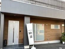 ミスター(Mr.)の雰囲気(一番左側の扉です。開けていただき階段をお上がりください!)