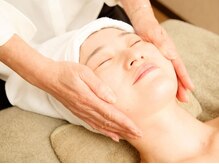 始めは、カウンセリングであなたのお肌・お顔を分析します。