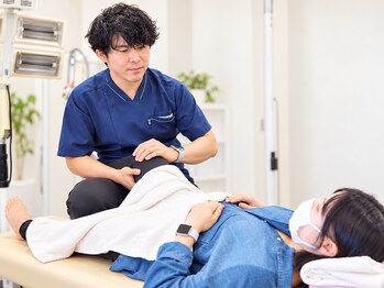 つぼい鍼灸整骨院の写真/O脚・X脚や脚のバランスが気になる方に。膝・股関節・足元まで確認し、一人ひとりに合わせてご提案します。