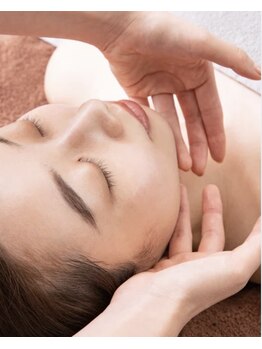 エムケイ(MK)の写真/40代からのたるみ改善！自律神経と全身から整えるフェイシャルケア。老け顔改善専門家による小顔×美肌術。