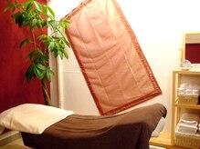 木のぬくもりが感じられる落ち着きある施術ルーム。