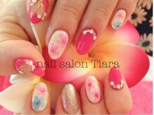 ティアラ(Tiara)/お花　ネイル