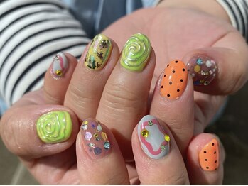 カーティシーネイルズ(curtisii NAILS)の写真/流行も自分らしさも両方大事！あなたの感性に合わせて楽しめる幅広いアート