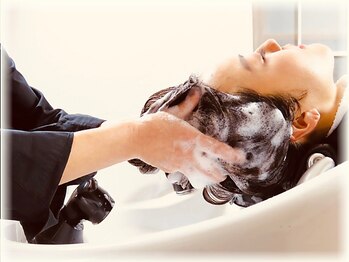 頭寒足熱 外苑前の写真/首・肩のつらさは「脳の疲労」が原因かも。頭寒足熱ヘッドスパで頭皮を解きほぐし、全身を深い休息へ。