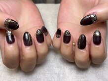 レノヴィア(Re:novia)の雰囲気（シアーブラック×ラメで輝くカッコいい大人ネイルに♪）