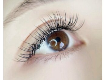【LED・マツエク・まつ毛パーマ・眉毛】Ma Belle釧路店の写真/【濃密・ぱっちりEYEへ◎】自まつ毛への負担を最小限に抑え、理想の目元へ導きます！