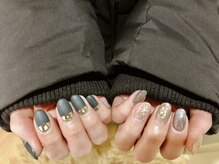 モグネイル(Mogunail)/大人アシンメトリーネイル