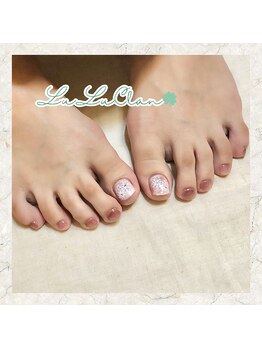 上品フットネイル