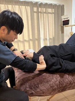 鍼灸整体院ヒビオル【曽根】の写真/【阪急曽根駅すぐ】「そこ!」を捉える熟練技で首肩の重さを改善◎状態に合わせた的確アドバイスが嬉しい!