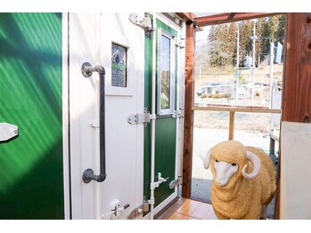 カフネ1329/入り口/ドライヘッドスパ