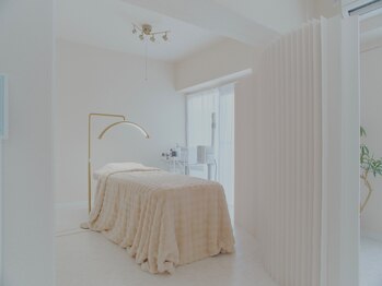 ビジュー(Bijou)の写真/白を基調とした清潔感ある店内★完全プライベートサロン＆子連れOK！ゆったり贅沢な癒やし時間を…♪