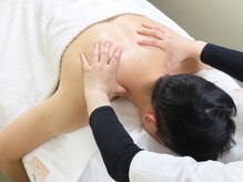 白澤リラクゼーションの雰囲気（ストレッチで老廃物の排出を促します☆）