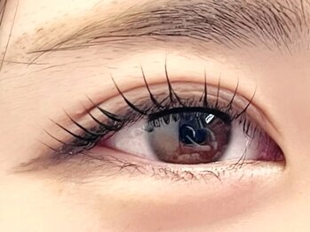 ピウム(Pium)の写真/まつげパーマが何と30分で仕上がります。空いた時間にマッサージで癒されながら
しっかり長持ち致します。