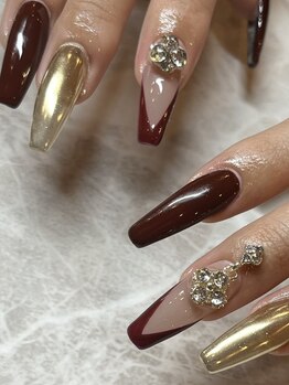 モアネイルズ(MORE-NAILS)の写真/スラっと綺麗な指先へ*スカルプで爪の形を美しく♪大切な日の特別なネイルもMORE-NAILSにお任せ下さい★