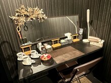 ミラー(Mirror)の雰囲気（パウダーコーナーご利用可能です。施術後のお直しに☆）