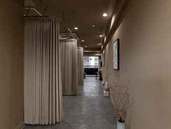 スイ メゾン アトリエ(SUE Maison Aetlier)の写真/【淀屋橋駅スグ】予約殺到キャンセル待ち多数の人気店！お悩みを解消しあなただけの深い魅力を引き出します