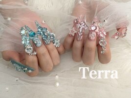 ゴテゴテ個性派ネイル