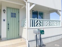 ニー(2ne.)の雰囲気（アパート正面から見て1番右のお部屋が当店になります＊）