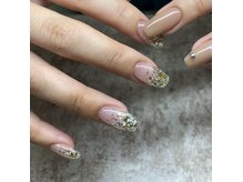 カラー、ラメ、マグネット、パーツなど豊富にご用意してます！