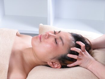 スキニー 六本木店(Skinnie)/頭皮をぐいーっと引上げ