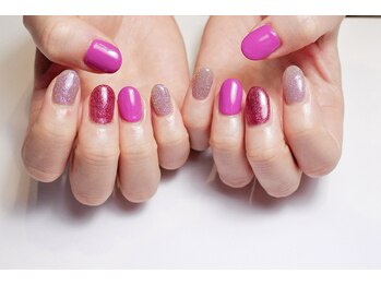 モエネイル(Moe nail)/ピンクネイル