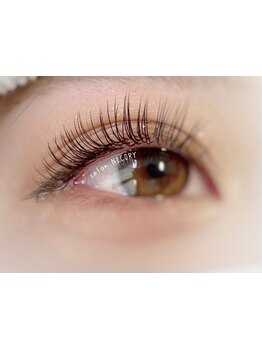 ナチュラル上品な目元にしたい