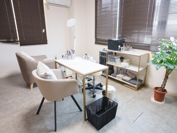 ネイルミンツ(nail Mint’s)の写真/貸切隠れ家サロン♪艶デザイン×美フォルムの上品デザイン多数◇丁寧な
接客と施術で高評価◎