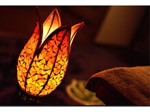 華々/施術中は暗めの照明でリラックス