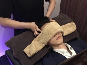 ヘッドミントVIP 金山店の写真/ガチガチの頭皮もしっかり揉み上げます【ドライヘッドスパ+上半身ほぐし70分¥4480】眠ってしまう方も多数◎