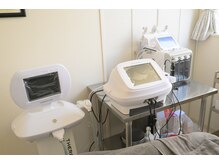 サロン レッドラナの雰囲気(県内でも数少ないたるみに特化したマシン取り扱いサロンです。)