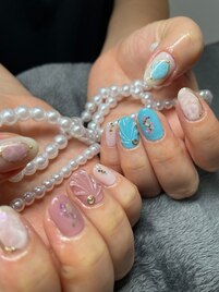 左右色違いネイル