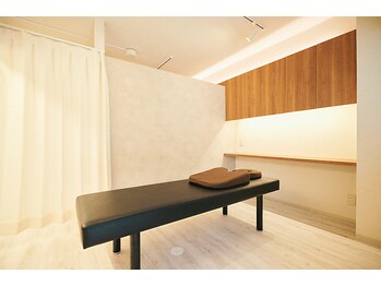 とまり木鍼灸整骨院/清潔感のある施術室