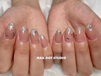 ネイルドットスタジオ 堺筋本町(NAIL DOT STUDIO)/上品ネイル