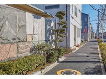 エイミ 小岩店(Eimi)/左側に善慶寺を見て直進