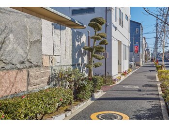 エイミ 小岩店(Eimi)/左側に善慶寺を見て直進