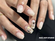 ネイルドットスタジオ 堺筋本町(NAIL DOT STUDIO)/ニュアンスラメ×乳白ワンカラー