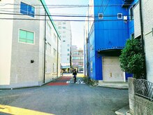 ほぐし処 いやさかの雰囲気（道順２　こちらの道を右へ）