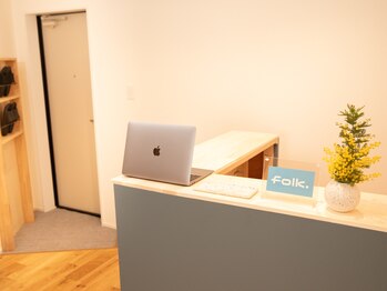 フォーク(folk.)/スタイリッシュな受付♪