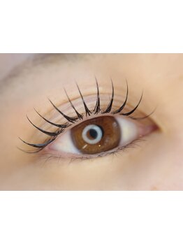 ナチュラル上品な目元にしたい