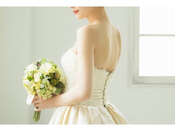 フルールクレール 駒込店の写真/特別な日のために!小顔矯正や美肌ケアに加え、ドレスにぴったりの二の腕や背中のケアもお任せください♪