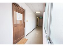 サクラ(SAKURA)/■レンガ張りの茶色いビル8階