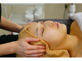 ユカリス(Yu.charis)/REVIハーブピーリング施術工程♪