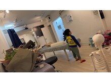 常整体院の雰囲気（白を基調とした清潔感のある店内）