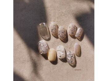 シルニー リム(Silny rim)/アシンメトリーニュアンスネイル