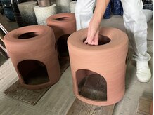 ノフ 名古屋本店(nof)の雰囲気（100年以上も続く伝統製陶所職人が手掛けたnofオリジナル黄土椅子）