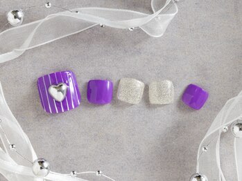 パープルの爪屋/パーツが映えるフット！