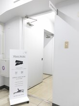 スタジオティーティー 横浜西口店(STUDIO TT) / 4階に上がって右側です☆